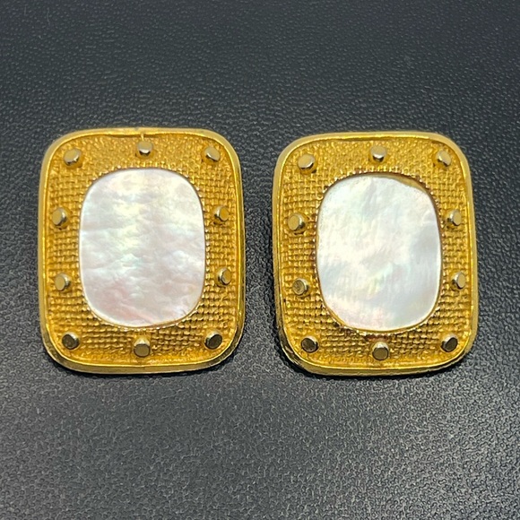 Rousseau signed vintage gold tone rectangle mother of pearl clip on earrings - Picture 7 of 13
